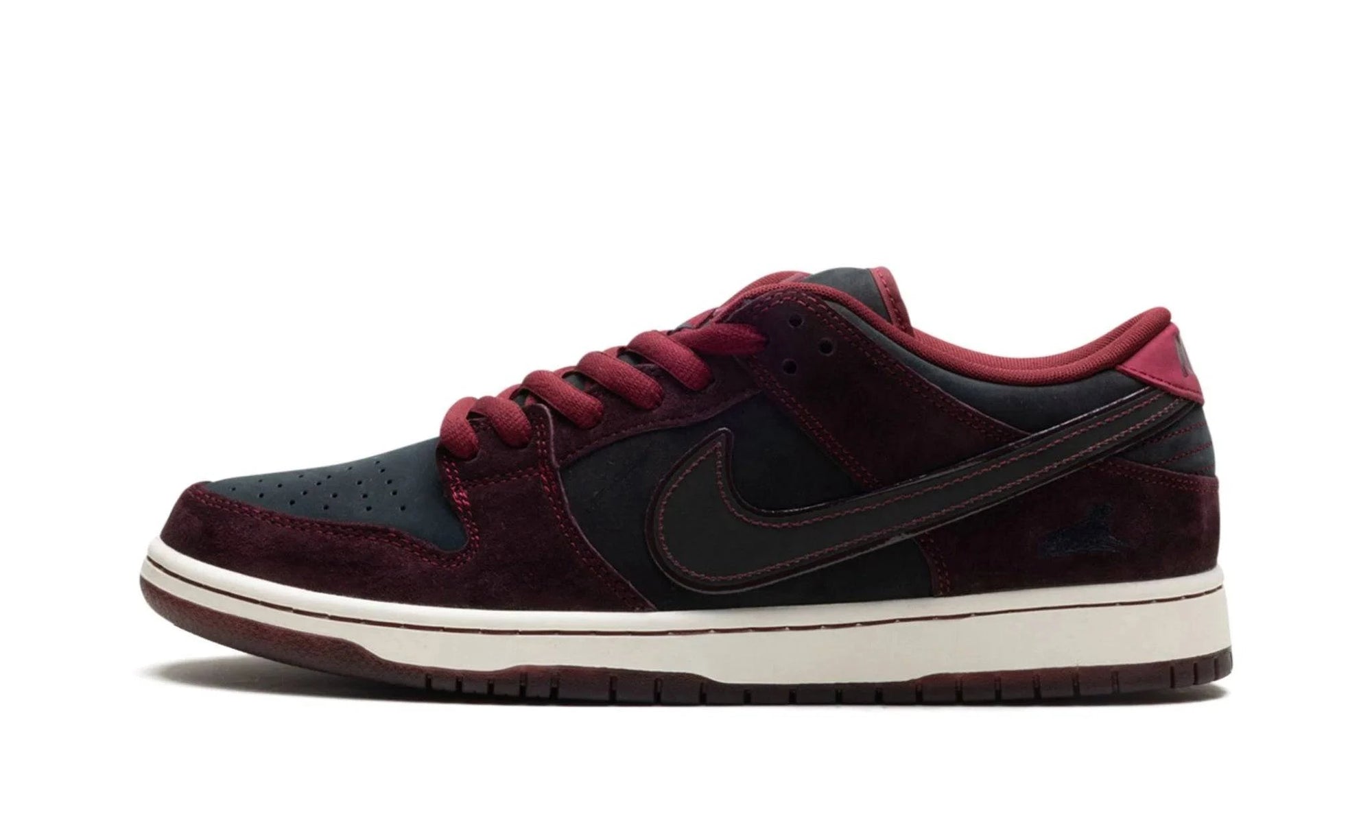 Nike SB Dunk Low Riot Skateshop